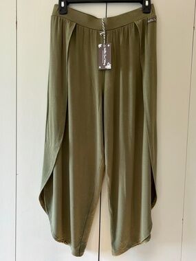 NWT Matilda Jane Womens Small Spring Things Olive Green Pants Tulip Crop Harem